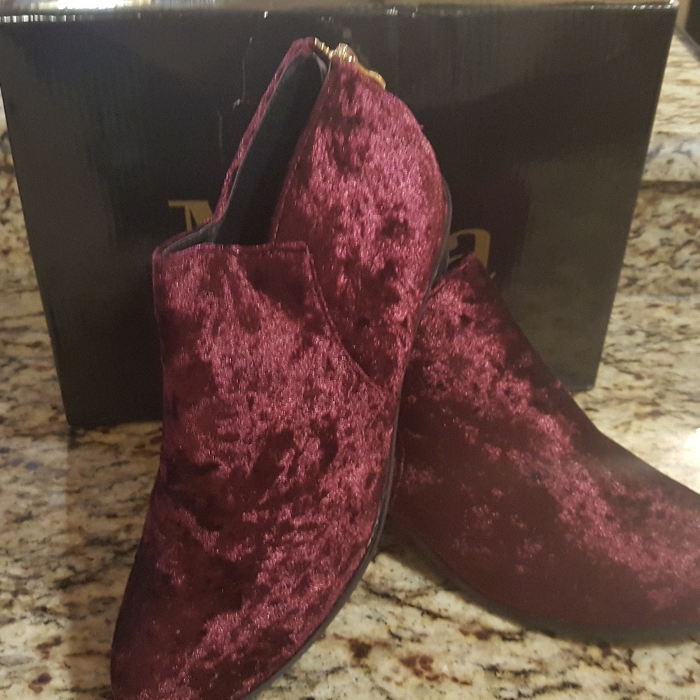 Crushed velvet booties 9B